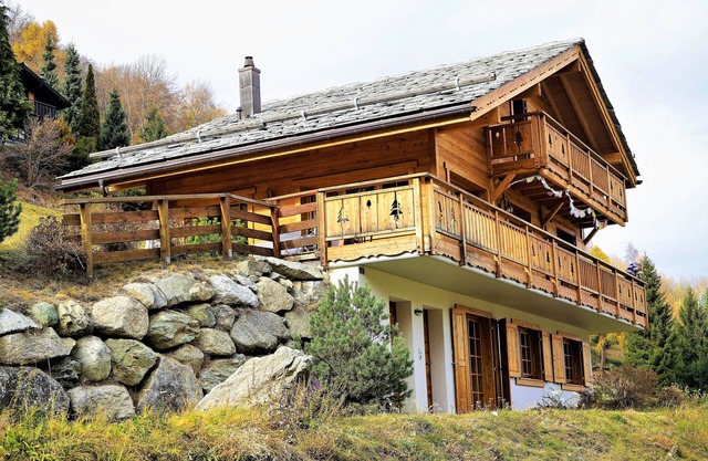 FAMILY CHALET, NEW, QUIET, VIEW, BETWEEN NENDAZ AND SIVIEZ, HEART OF 4 VALLEYS