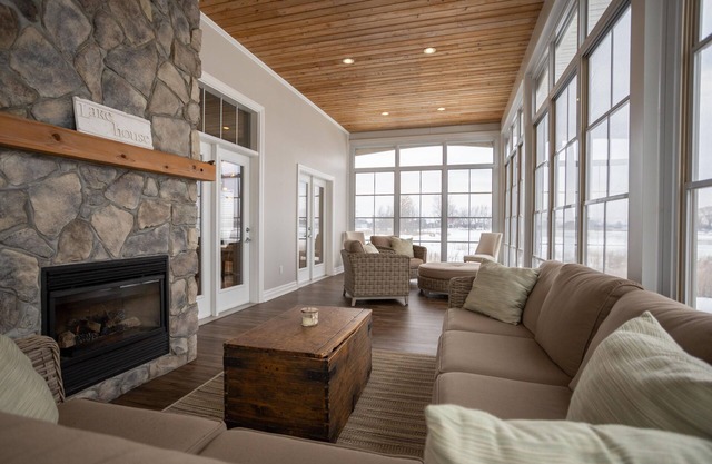 Family Cottage with breaktaking views of Lake Erie