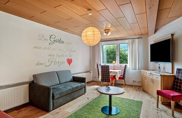 Family Country House Room 'Gartenglück' with Bathtub and Wi-Fi