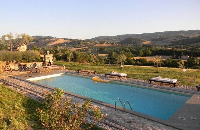Family Country House with garden and swimmingpool