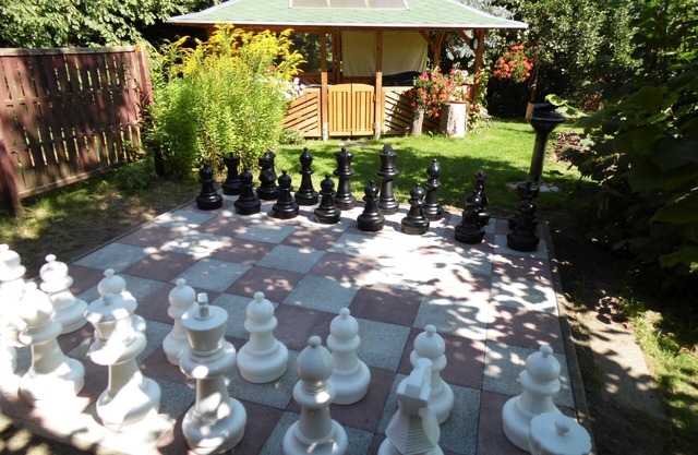 Family friendly, max 6 persons, pets on request, large garden WLAN, parking lots