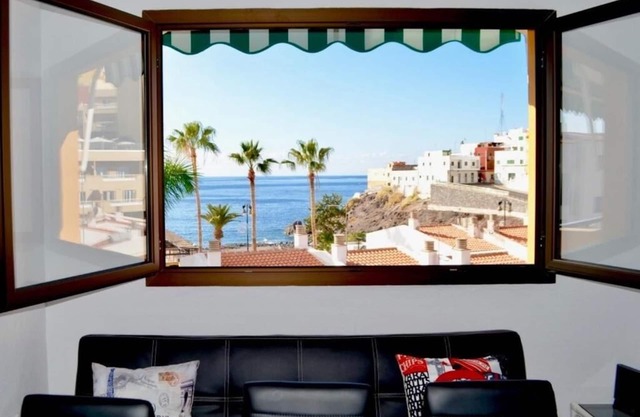Family Flat with 3 bedrooms, 1 bathroom near ocean & Los Gigantes