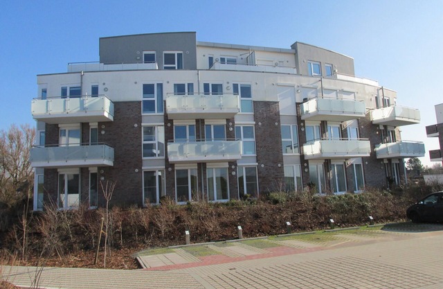 family-friendly, modern non-smoking apartment with sea view,