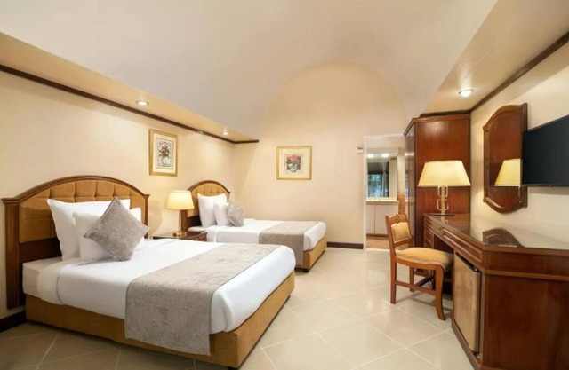 Family-Friendly Resort Near the Pyramids: Poolside Fun & Local Flavor