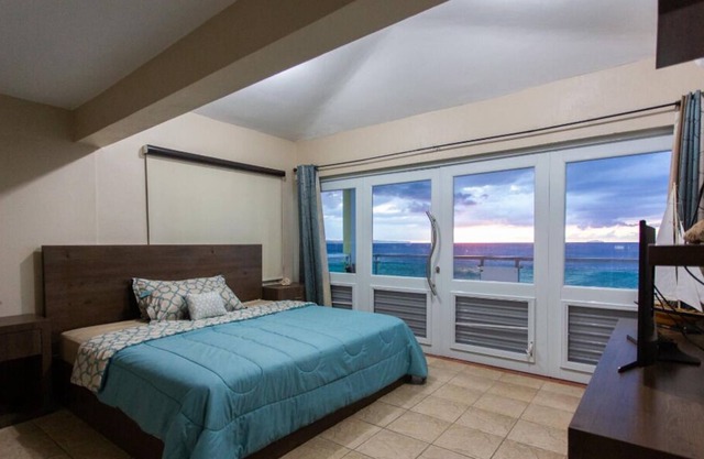 Family-friendly w/ Sunset & Beach View Beach House