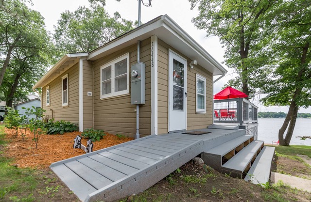 FAMILY friendly 1 bedroom cabin in a quiet neighborhood. all year cabin
