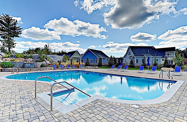 Family friendly 2 bed, 2 bath home in gated community with pool & gym