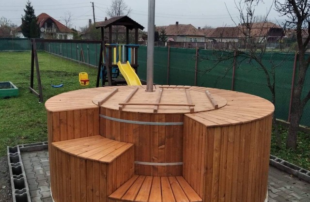 Family Friendly 2-Bed Cottage in Periș