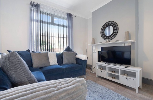 Family-Friendly 2BR Close to Durham City