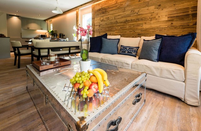 Family friendly 3 bedroom apartment with private garden, Matterhorn views