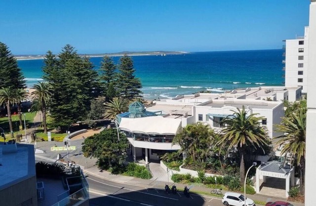 Family-Friendly 3BR Beachfront Apartment with Ocean Views – Cronulla