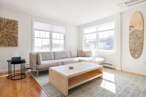 Family-Friendly 3BR by Pine Point Beach