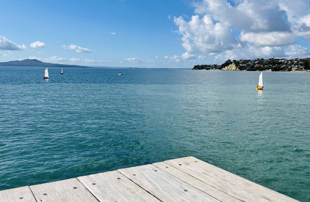 family-friendly 3BR flat by the bays - 3min walk to the beach