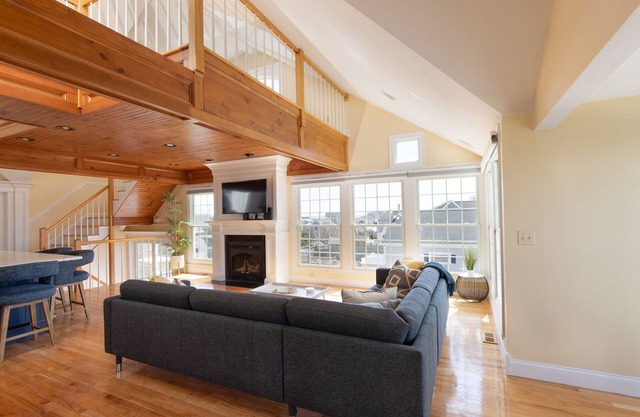 Family-Friendly, 4 Bedroom, Walking Distance to Beach