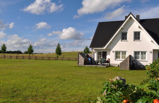 Family-friendly 4 * holiday home with large grounds
