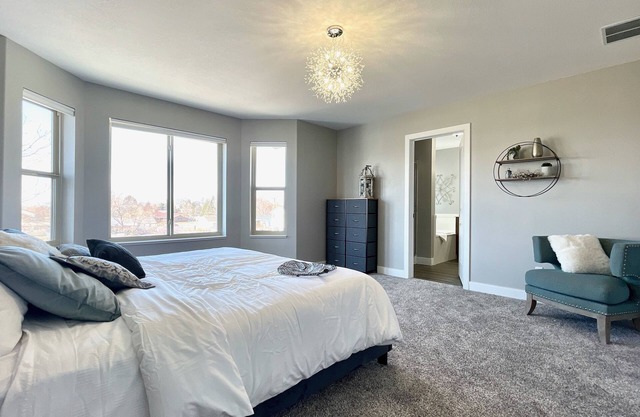 Family friendly 7 bedroom 4.5 bath