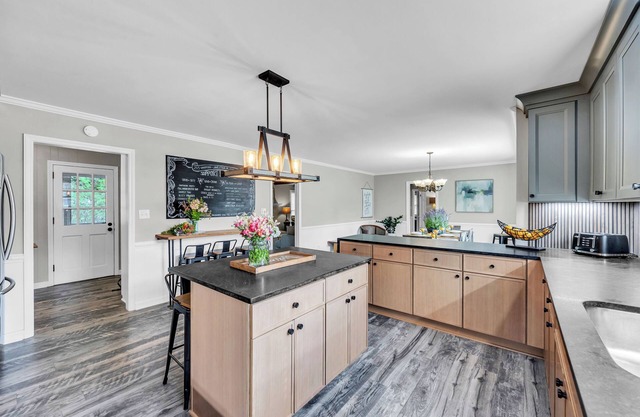Family Friendly 7 bedrooms, 4.5 baths with game room & deck