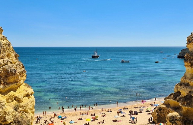 Family Friendly Algarve Villa with Private Pool & Free WiFi