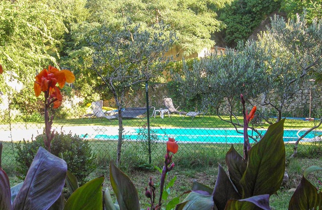 Family friendly and cozy cottage with beautiful swimming pool in Mondragon.