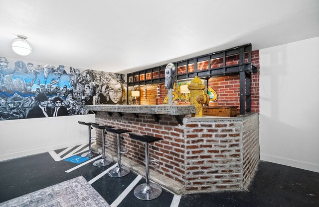 Family-Friendly and Fenced Yard - Great for Pets! Speakeasy – 15 Min to Downtown