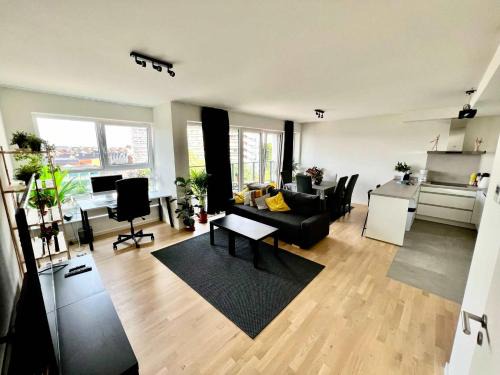 Family-Friendly Apartment Steps from Atomium - City Center 6 min