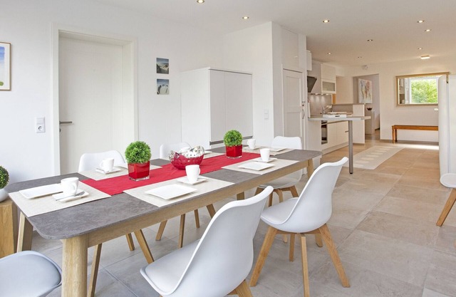 Family-friendly apartment with garden and sauna, 500 m from the beach