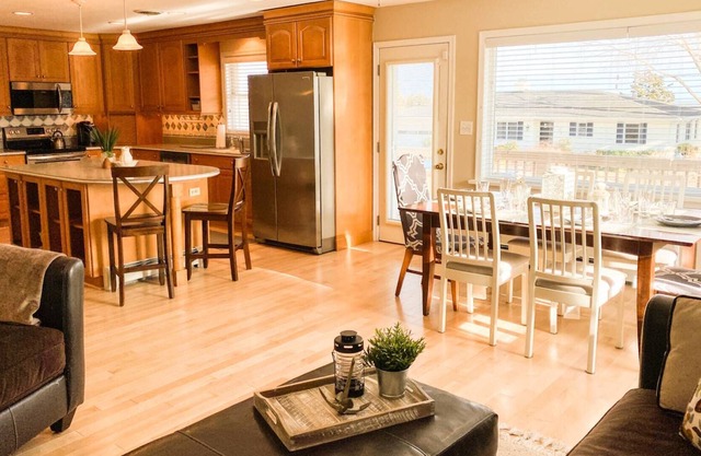 Family-friendly Bayview neighborhood home with 2 en-suite bedrooms