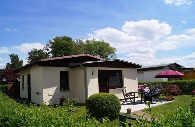 family-friendly bungalow with fireplace, terrace, barbecue, boat rental