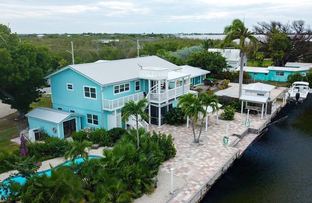 Family friendly canal home,150 ft dock, easy access to Atl & Gulf