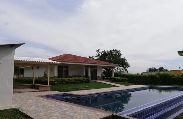 Family friendly Chalet with swimming pool near "Parque del Cafe"