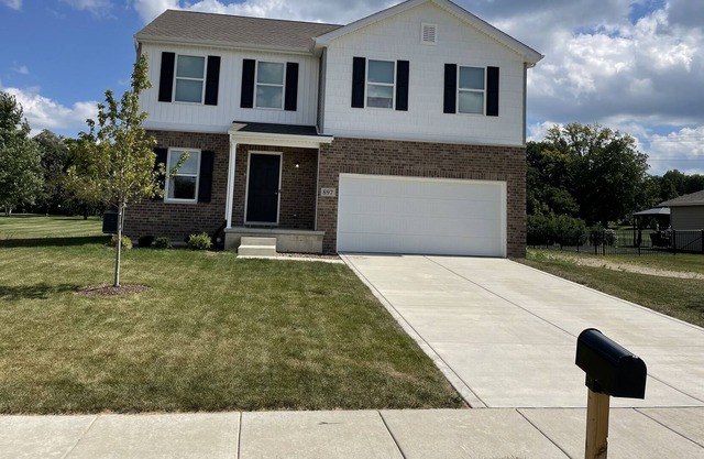 Family friendly Chesterton home with convenient access to Northwest Indiana!