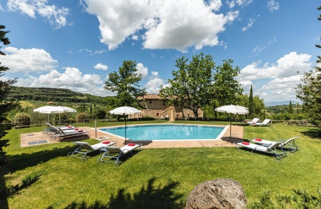 Family-Friendly country villa with swimming pool near Montepulciano. A/C & Wi-Fi