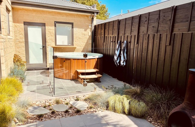 Family friendly coastal luxury. Outdoor Hot Tub.