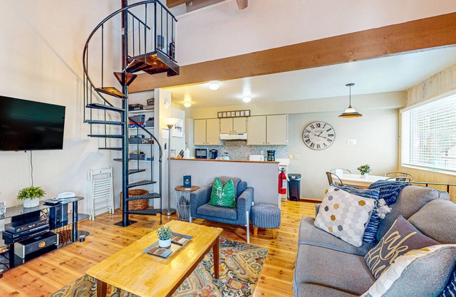 🏔️ Family-Friendly Condo with Pool, Tennis, Deck & Walk to Beach Access 🏖️