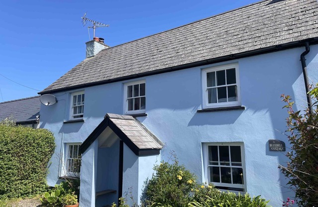 Family-friendly cottage minutes from the beach