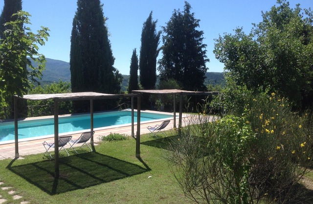 Family-friendly Cottage in authentic stone style Pool Nature Wine Relax Wifi