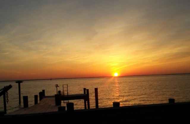 Family Friendly Cottage - Waterfront. Spectacular Sunsets over Chesapeake Bay