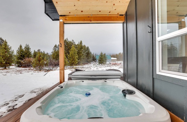 Family-Friendly Donnelly Home w/Private Hot Tub!
