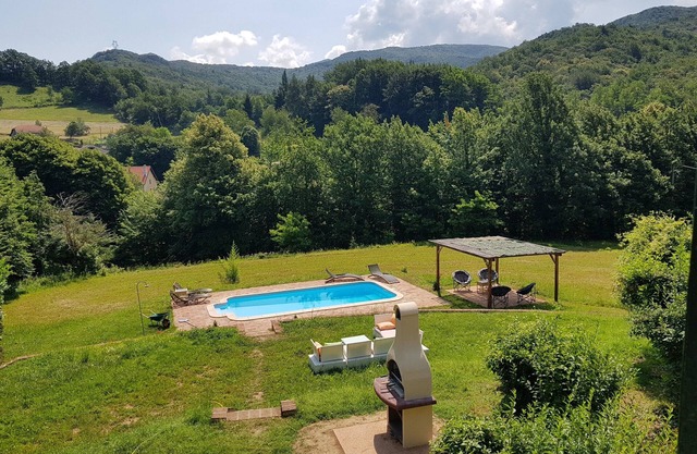 Family Friendly Farmhouse - Secluded 2 acres with Private Pool & Stream