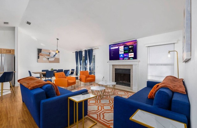 Family friendly - Fire pit -4 min to UF - Spacious