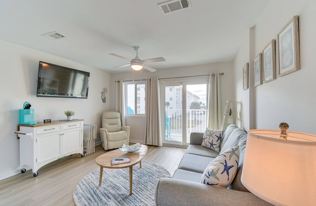 Family-Friendly Gulf Shores Condo on the Beach!