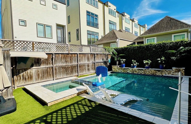 Family-friendly hidden gem w/pool oasis! Perfect location, close to everything!