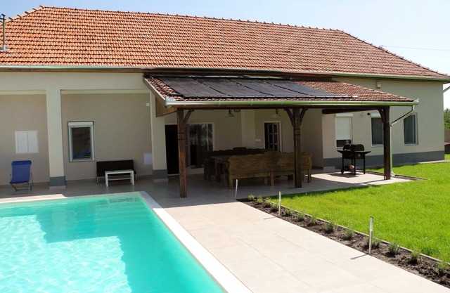 Family-friendly holiday home with heated swimming pool for 11 people + 2 children