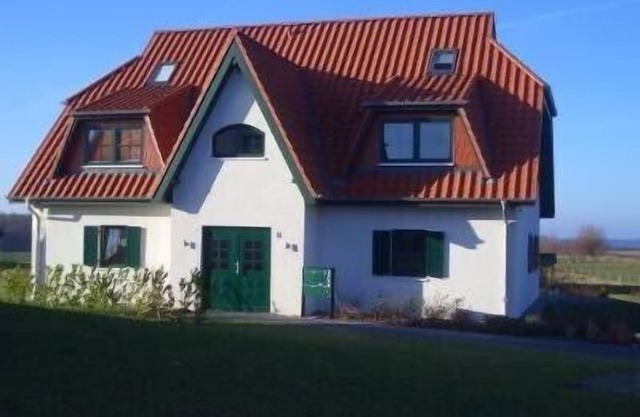 Family-friendly holiday home with view to the Baltic Sea, by the beach