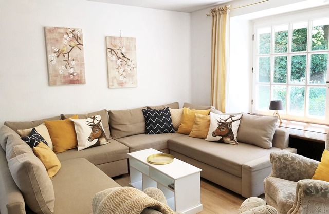 Family-friendly home for 10 persons, big garden, Fireplace, 4 km ski carousel.