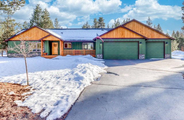Family-Friendly Home & Guest House - Home Office, WiFi, Central AC & W/D