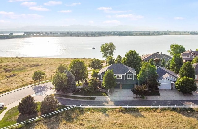Family-friendly Home on Boyd Lake, Gorgeous Views!