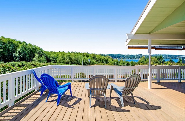 Family-Friendly Home with High-Speed WiFi, Water View, W/D, and Enclosed Yard