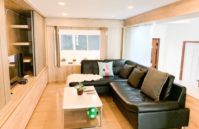 Family Friendly! Hot spot in Bangkok, cozy, modern & Big house!