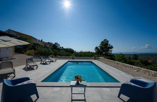 Family friendly house with a swimming pool Bobovišća, Brač (K-21663)